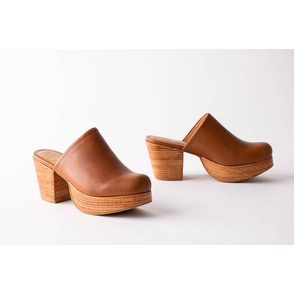 Fortress of Inca Ava Handmade Leather Women's Clogs - Picture 1 of 8